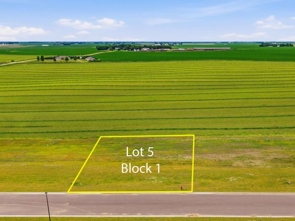1501 Castle St, Larchwood, IA 51241