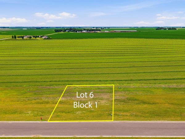 1503 Castle St, Larchwood, IA 51241