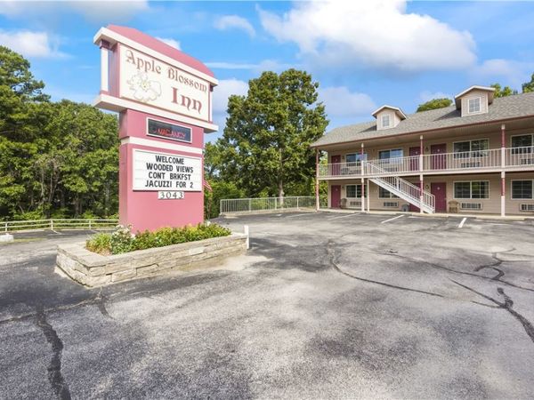 3043 E Van Buren , Eureka Springs, AR 72632