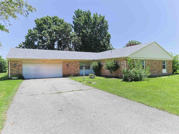 61594 Elderberry Lane, South Bend, IN 46614