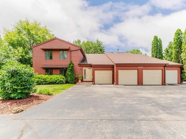 2250 MEADOWBROOK COURT, UNIT C, Oshkosh, WI 54904