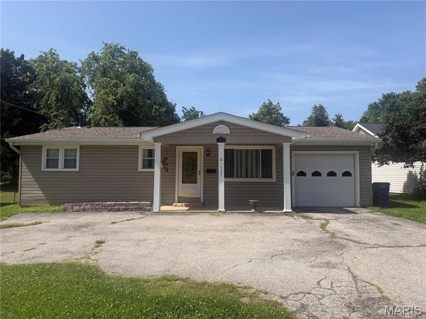 1323 W Congress Street, Pacific, MO 63069