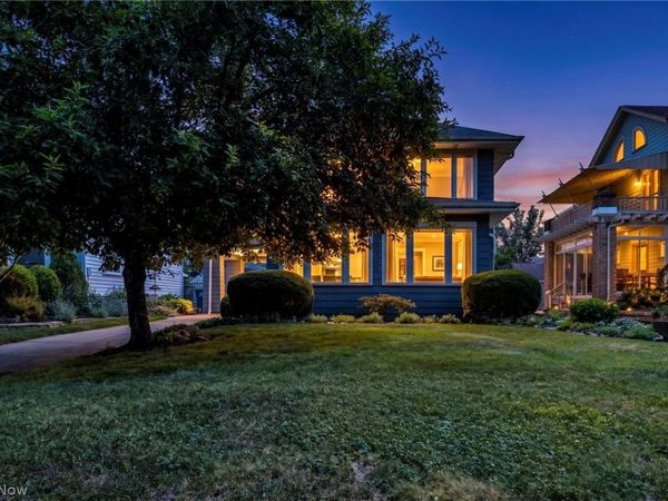 17435 Lake Avenue, Lakewood, OH 44107