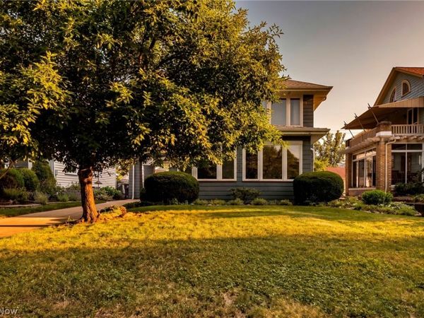 17435 Lake Avenue, Lakewood, OH 44107