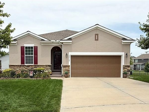 23728 W 92nd Terrace, Lenexa, KS 66227