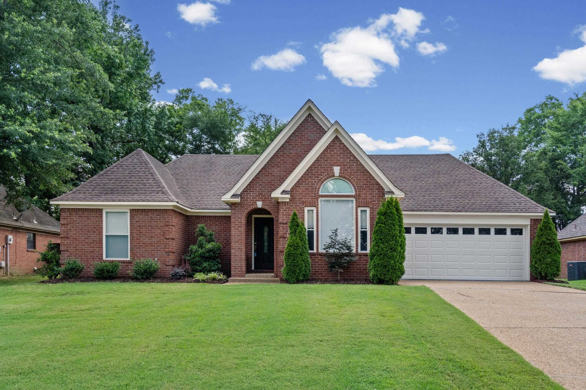 5965 Southridge Dr, Olive Branch, MS 38654 Main Photo