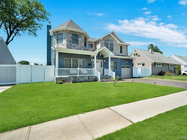 2245 Plum Tree Road N, Westbury, NY 11590