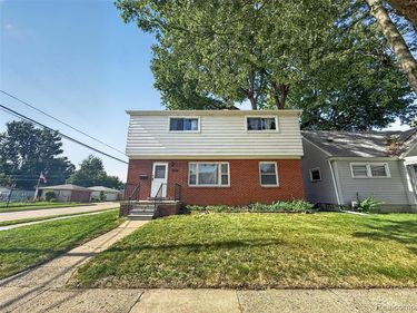 1705 E Granet Avenue, Hazel Park, MI 48030