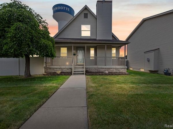 941 Pine Street, Wyandotte, MI 48192