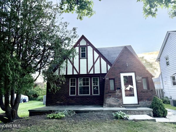 3747 Stannard Drive, Toledo, OH 43613