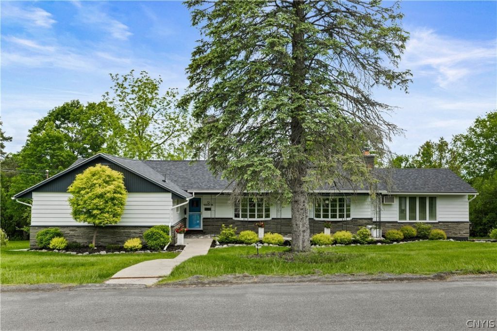 2 Westwood Lane , New Hartford, NY 13413 Main Photo