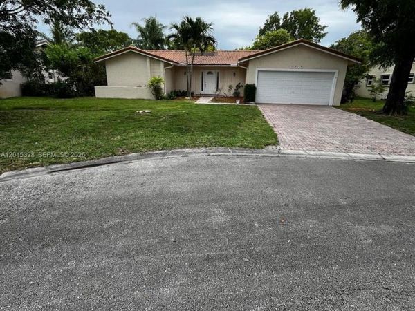 11540 NW 40th St , Coral Springs, FL 33065