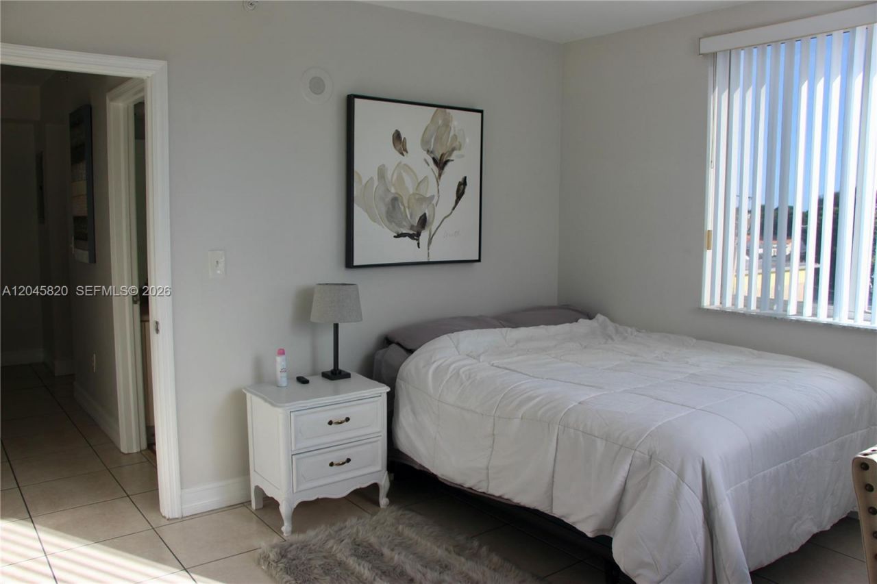 2501 Douglas Rd , Unit 304, Miami, FL 33133 Photo