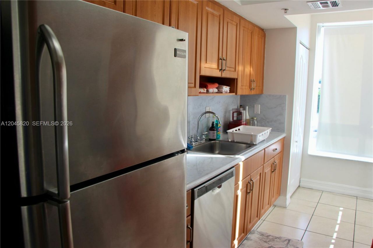2501 Douglas Rd , Unit 304, Miami, FL 33133 Photo