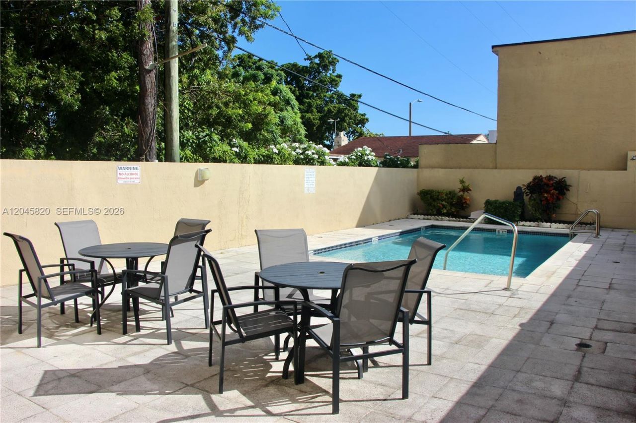 2501 Douglas Rd , Unit 304, Miami, FL 33133 Photo