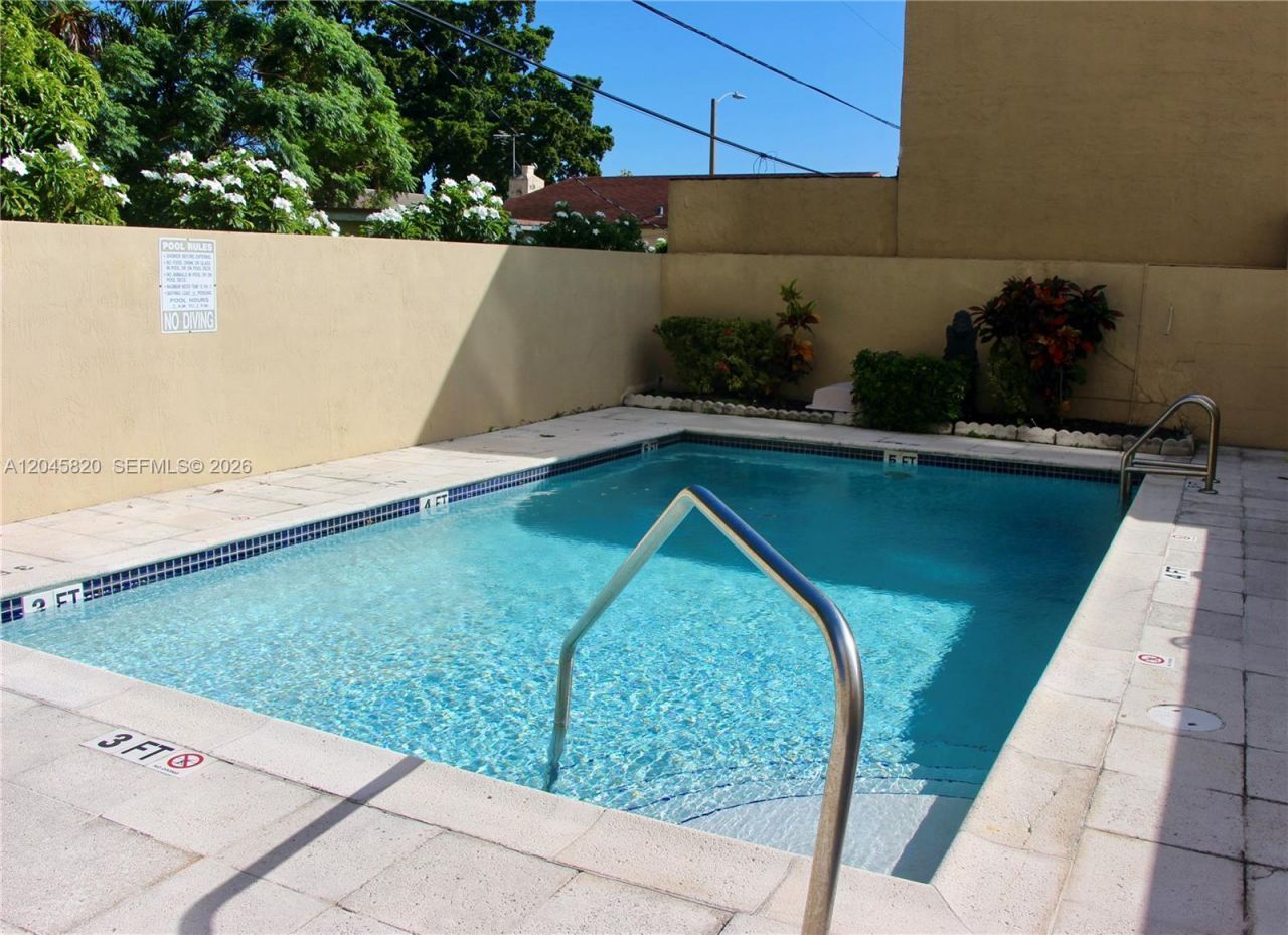 2501 Douglas Rd , Unit 304, Miami, FL 33133 Photo