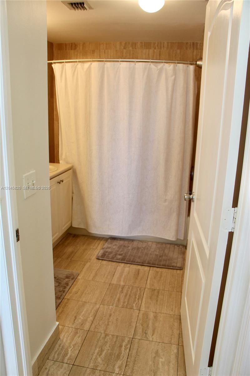 2501 Douglas Rd , Unit 304, Miami, FL 33133 Photo