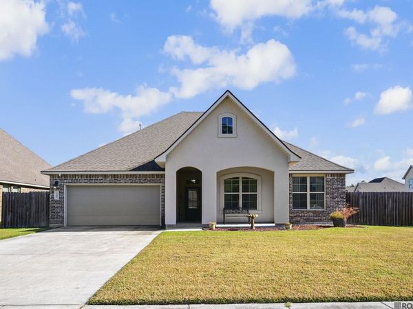 17482 Soaring Flight Dr, Prairieville, LA 70769