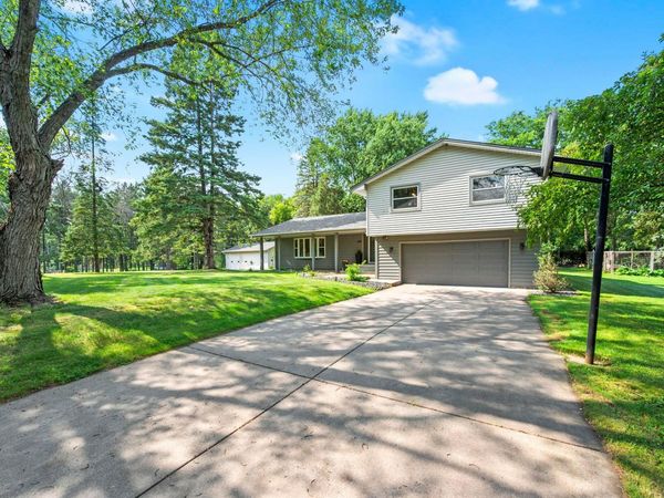 8254 38th Street N, Lake Elmo, MN 55042