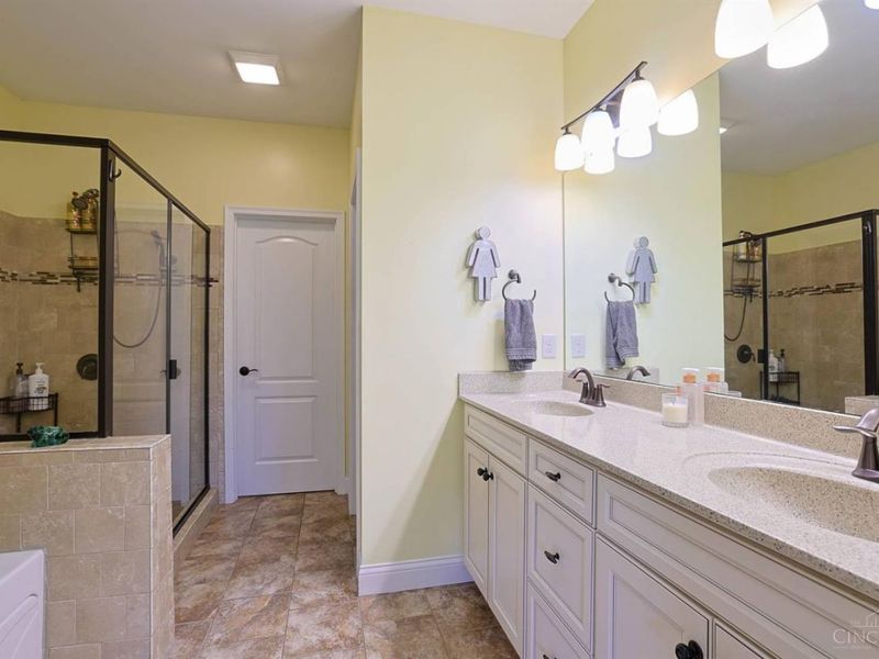 5334 Renaissance Park Drive, Middletown, OH 45005 Photo 22
