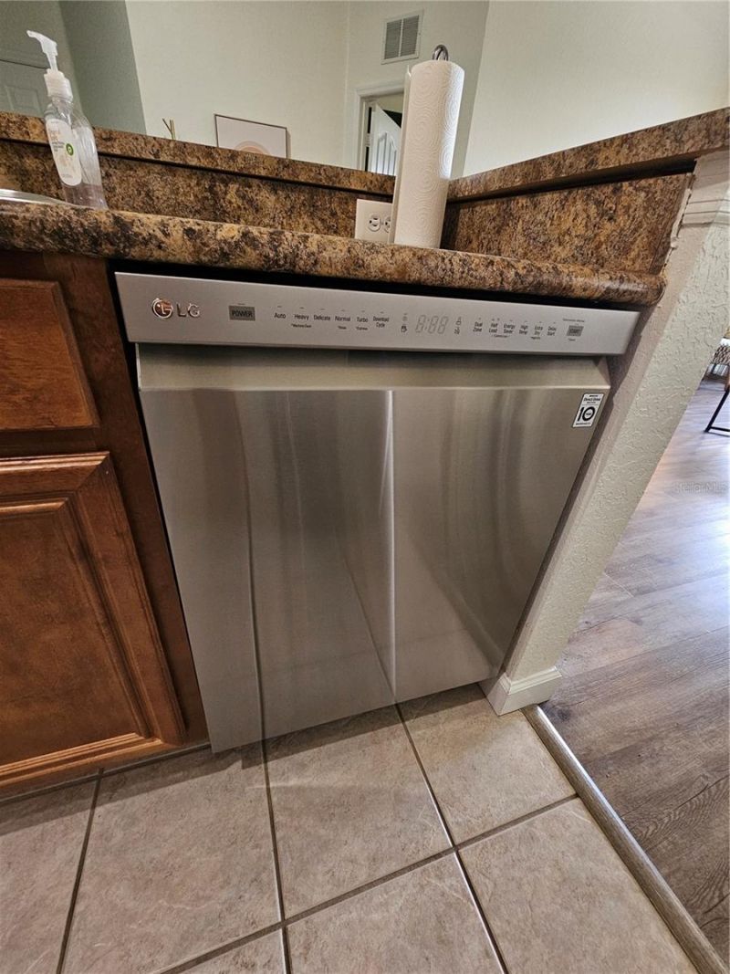 8335 38th Street Circle E, Unit 305, Sarasota, FL 34243 Photo