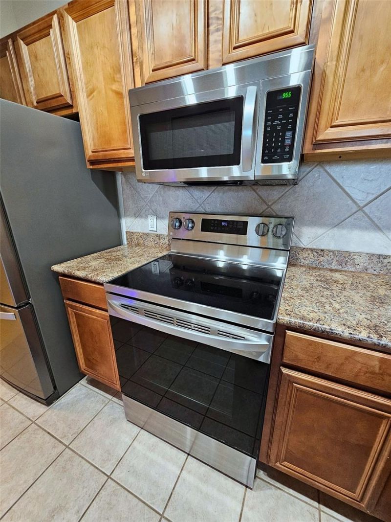 8335 38th Street Circle E, Unit 305, Sarasota, FL 34243 Photo