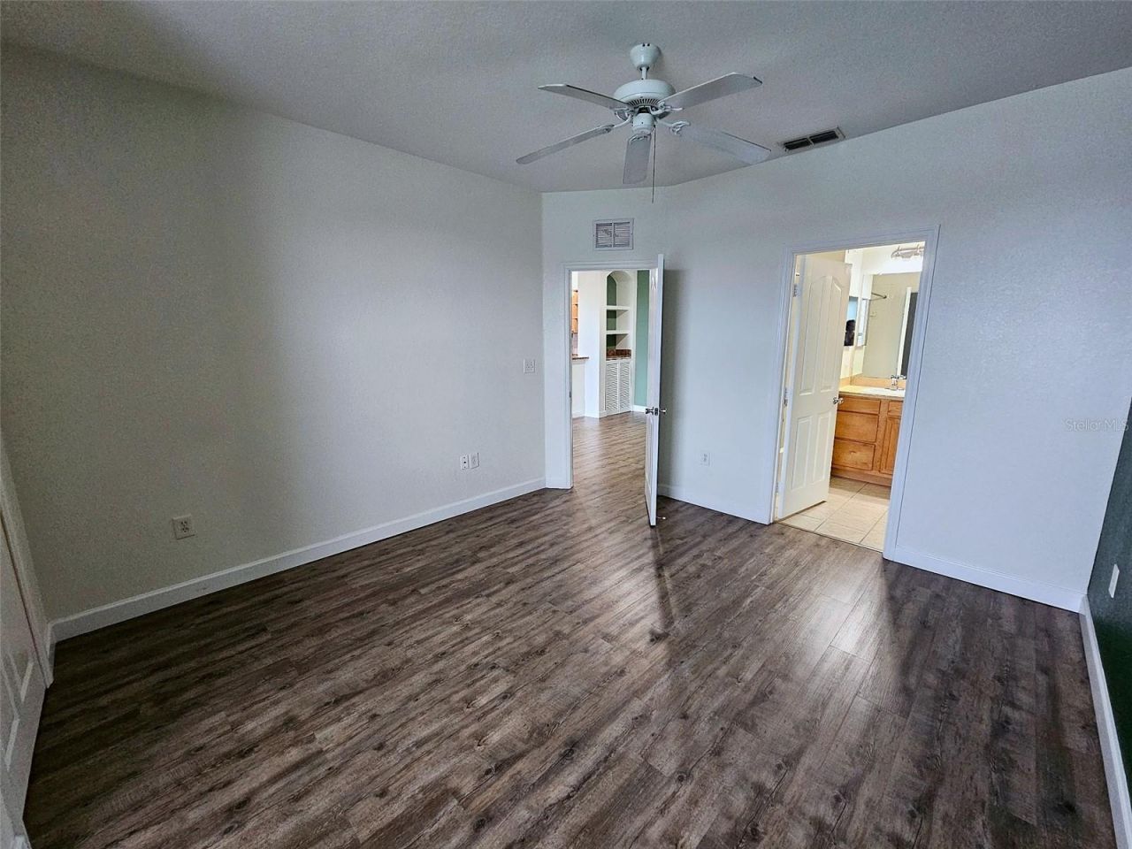 8335 38th Street Circle E, Unit 305, Sarasota, FL 34243 Photo