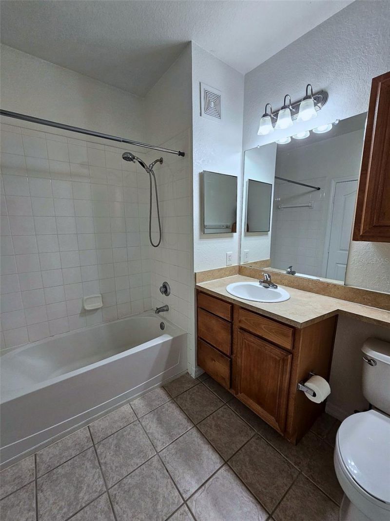 8335 38th Street Circle E, Unit 305, Sarasota, FL 34243 Photo
