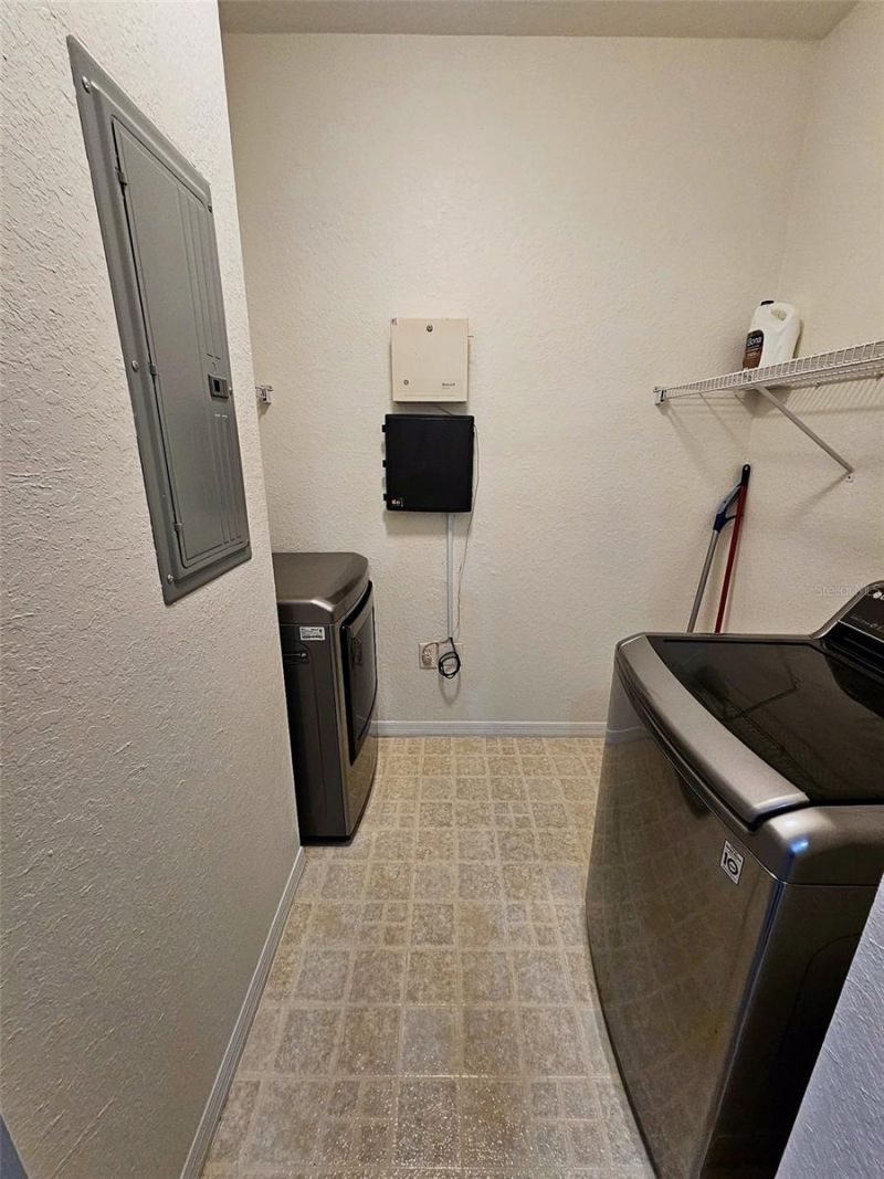 8335 38th Street Circle E, Unit 305, Sarasota, FL 34243 Photo