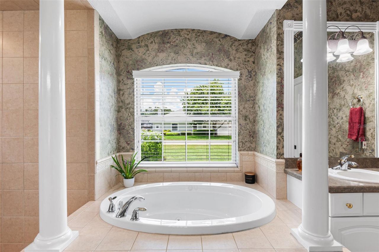 328 Hamilton Shores Drive Ne, Winter Haven, FL 33881 Photo