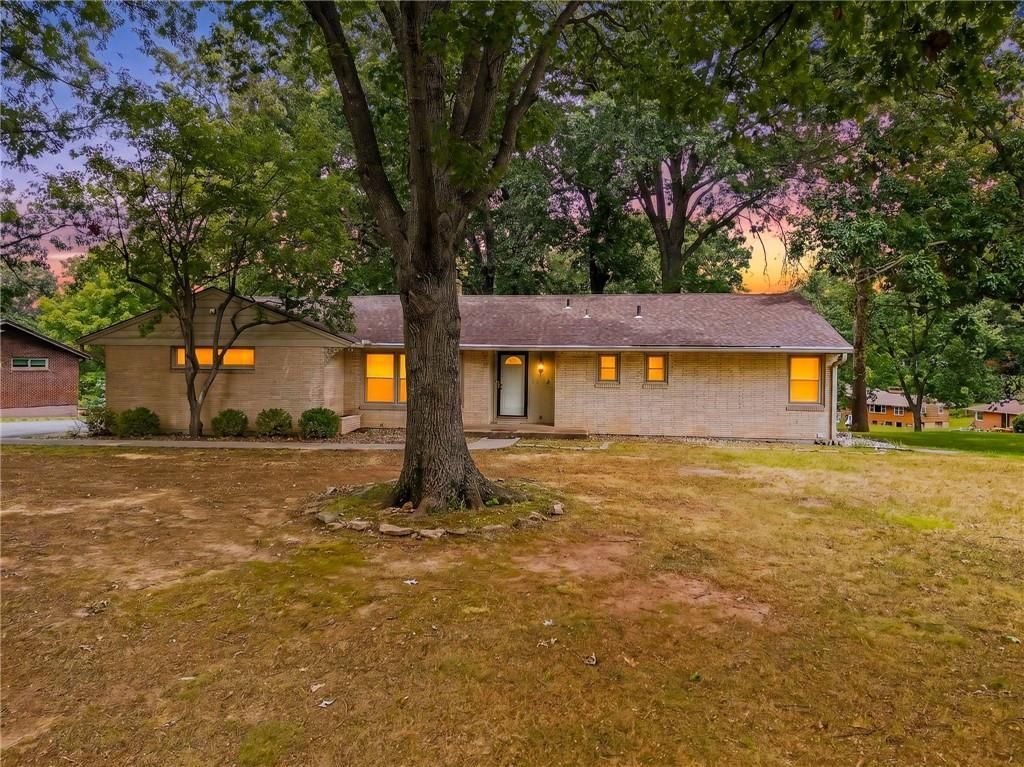 226 NW 43rd Street, Kansas City, MO 64116 Main Photo