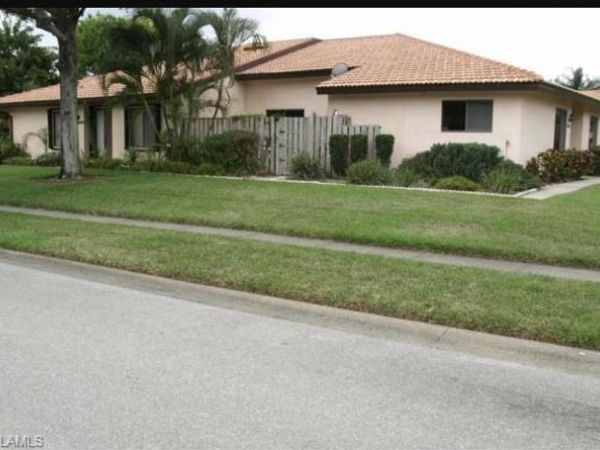 1426 Park Shore CIR, Unit 4, FORT MYERS, FL 33901