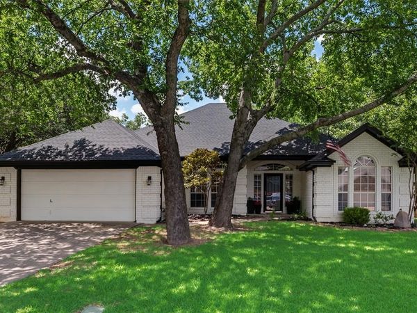 2921 Oak Ridge Drive, Hurst, TX 76054