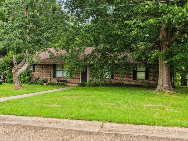 206 Carr Drive , Mount Pleasant, TX 75455