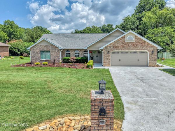 1210 Edinburgh Drive, Maryville, TN 37803