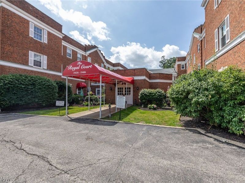 19406 Van Aken Boulevard, Unit 302, Shaker Heights, OH 44122 Photo 2