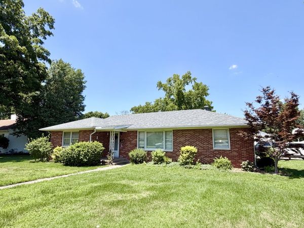 1 Charles Drive , Centralia, IL 62801