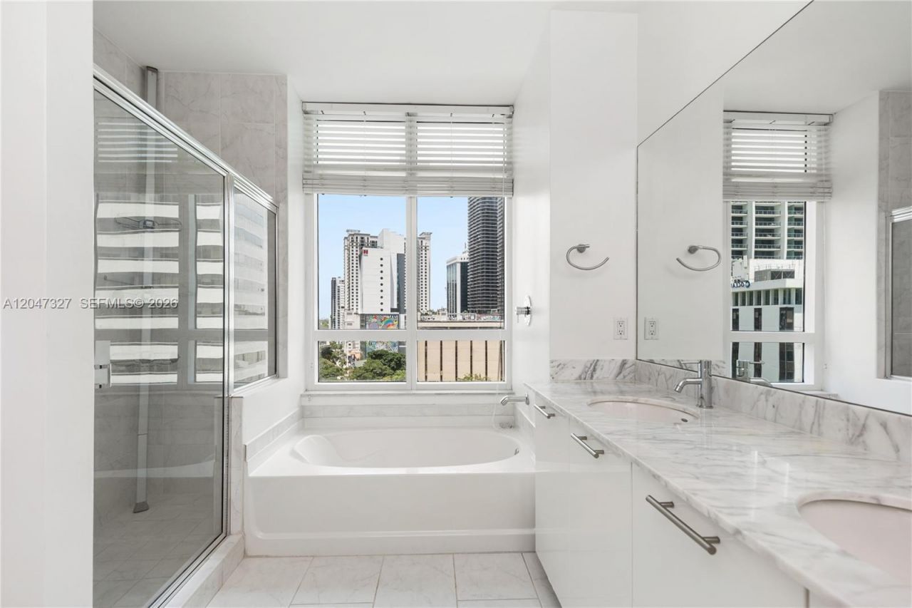 951 Brickell Ave , Unit 1011, Miami, FL 33131 Photo