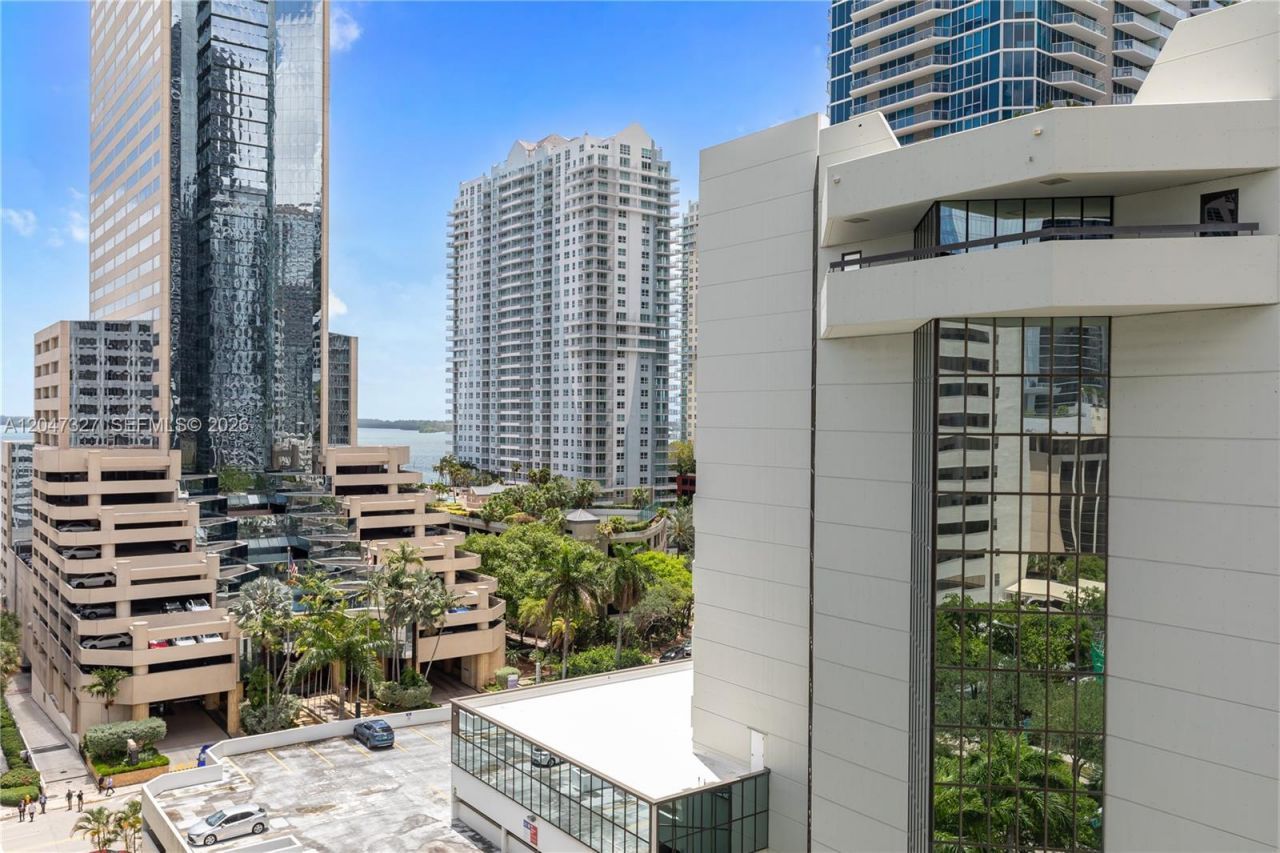 951 Brickell Ave , Unit 1011, Miami, FL 33131 Photo