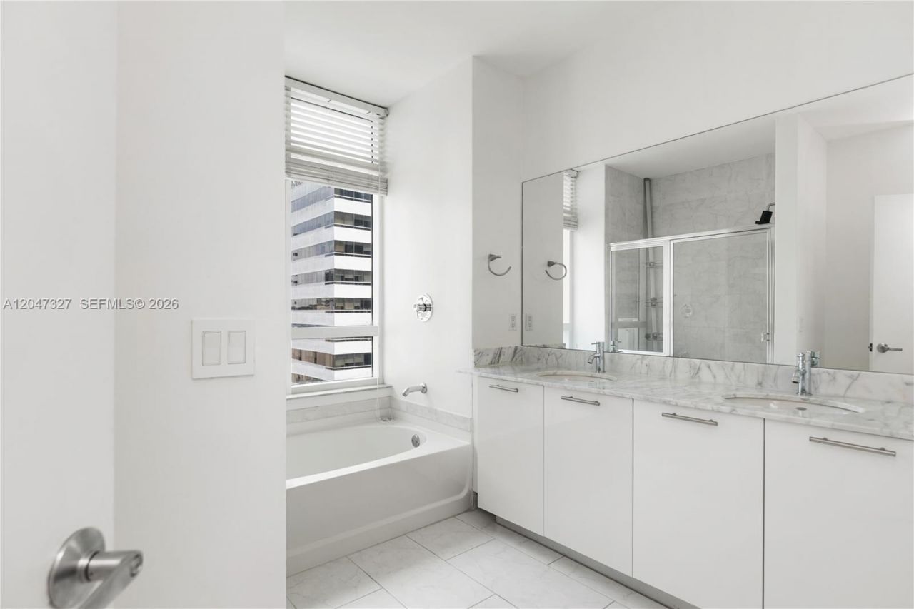 951 Brickell Ave , Unit 1011, Miami, FL 33131 Photo