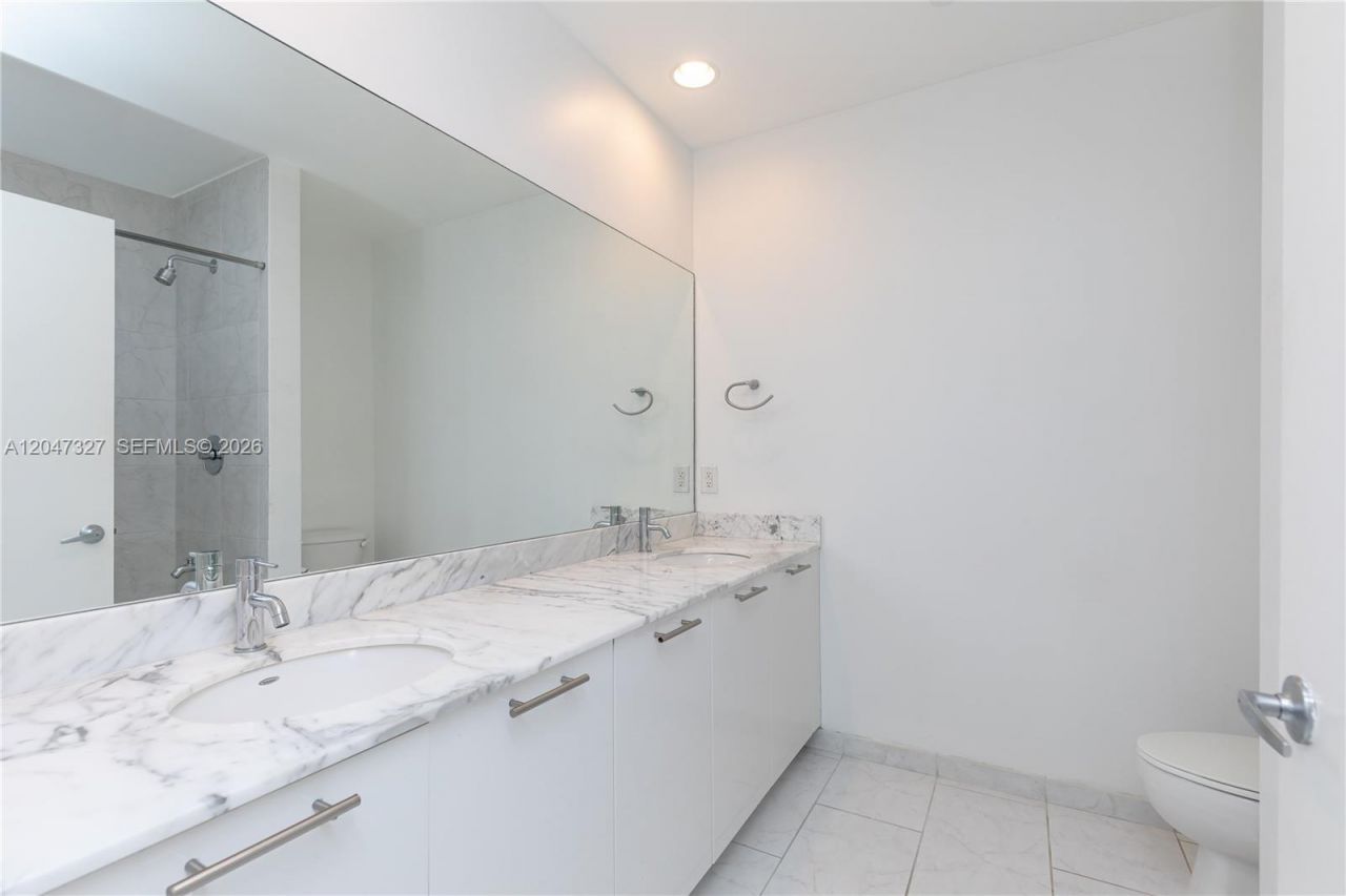 951 Brickell Ave , Unit 1011, Miami, FL 33131 Photo
