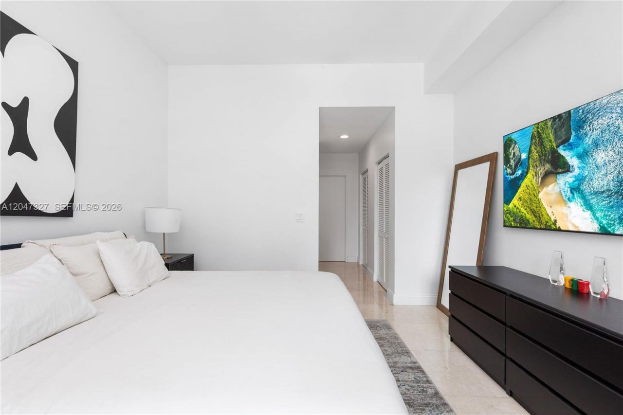 951 Brickell Ave , Unit 1011, Miami, FL 33131 Photo