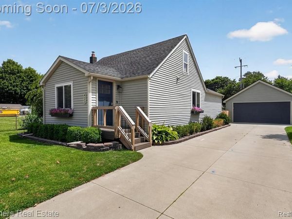 425 S 7th Street, Brighton, MI 48116