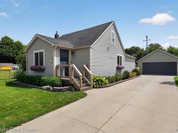 425 S 7th Street, Brighton, MI 48116
