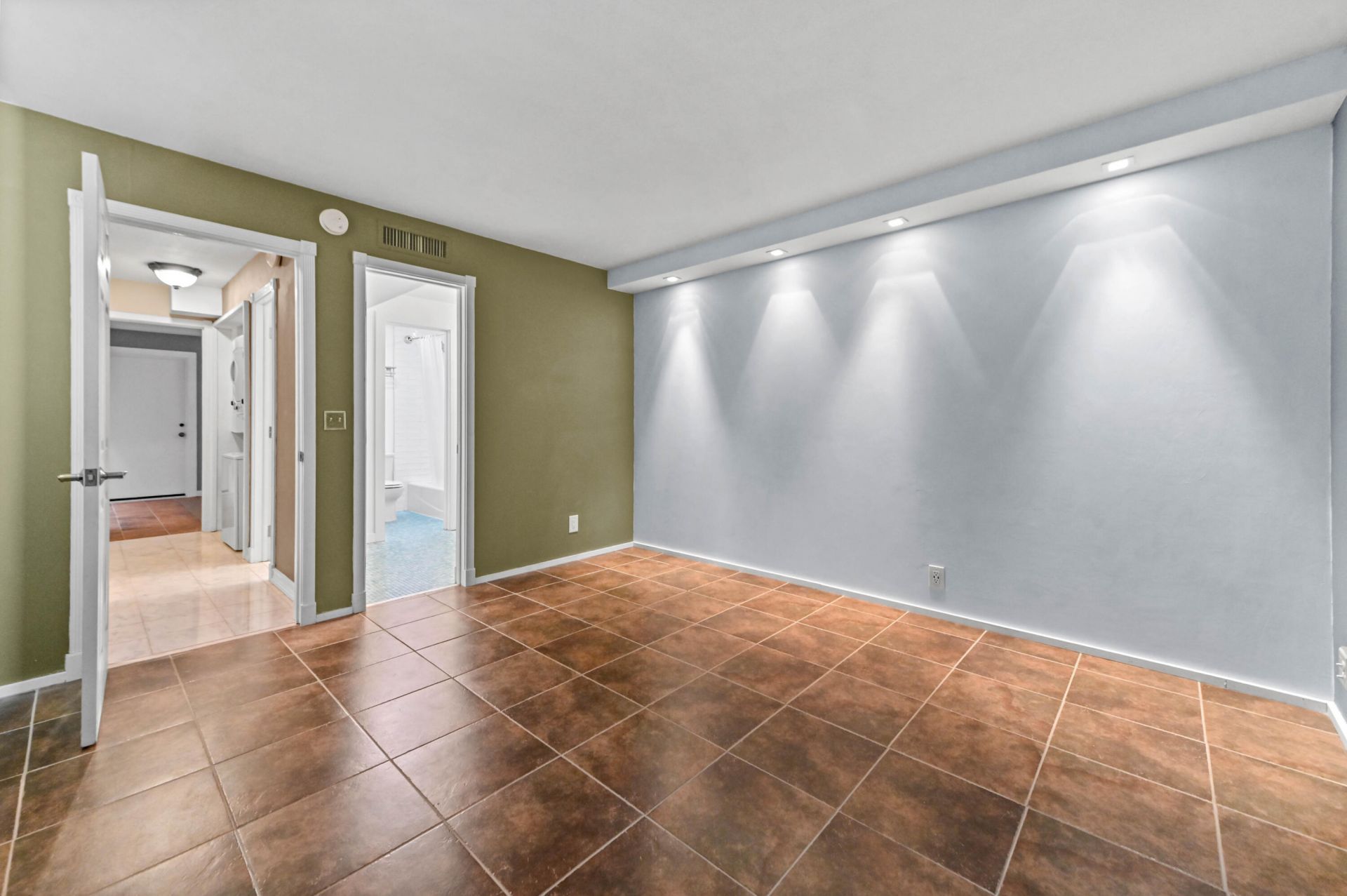 2828 Tennis Club Drive, Unit #202, West Palm Beach, FL 33417 Photo