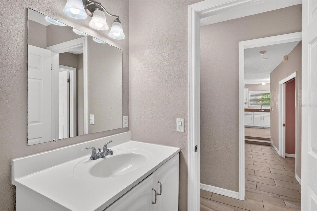 610 W Maud Street , Tavares, FL 32778 Photo