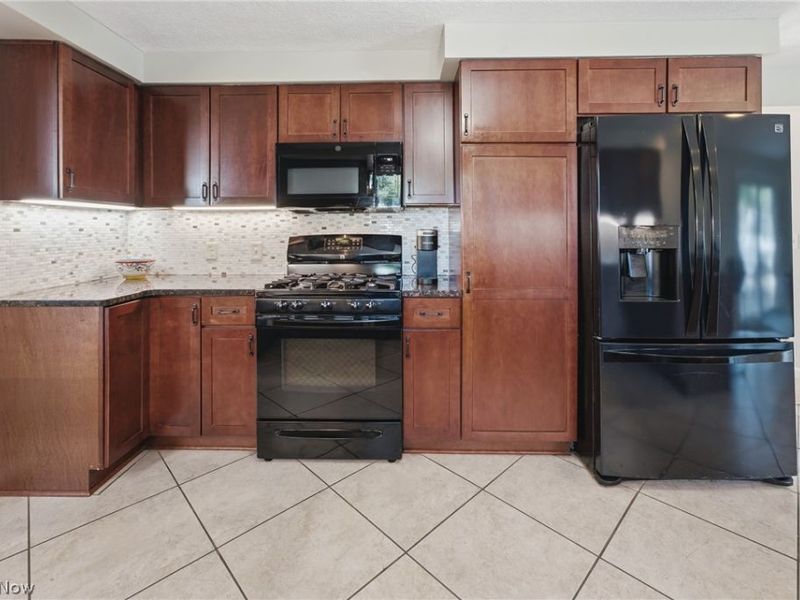 1251 Grenada Drive NE, Canton, OH 44714 Photo 17