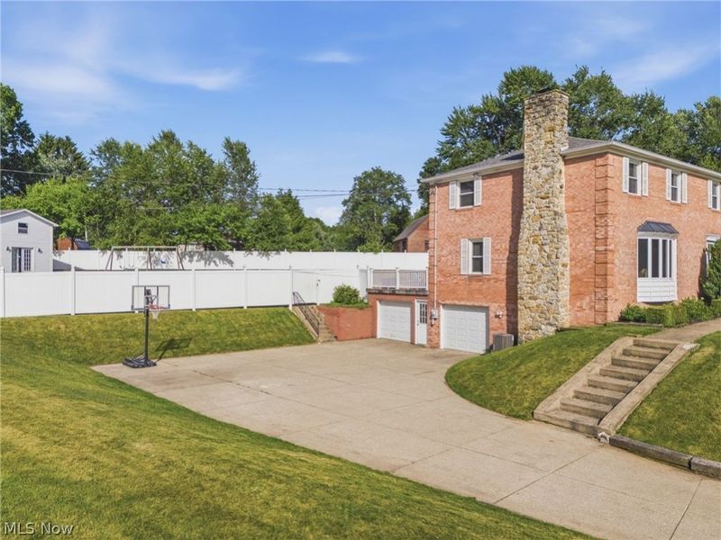 1251 Grenada Drive NE, Canton, OH 44714 Photo 4