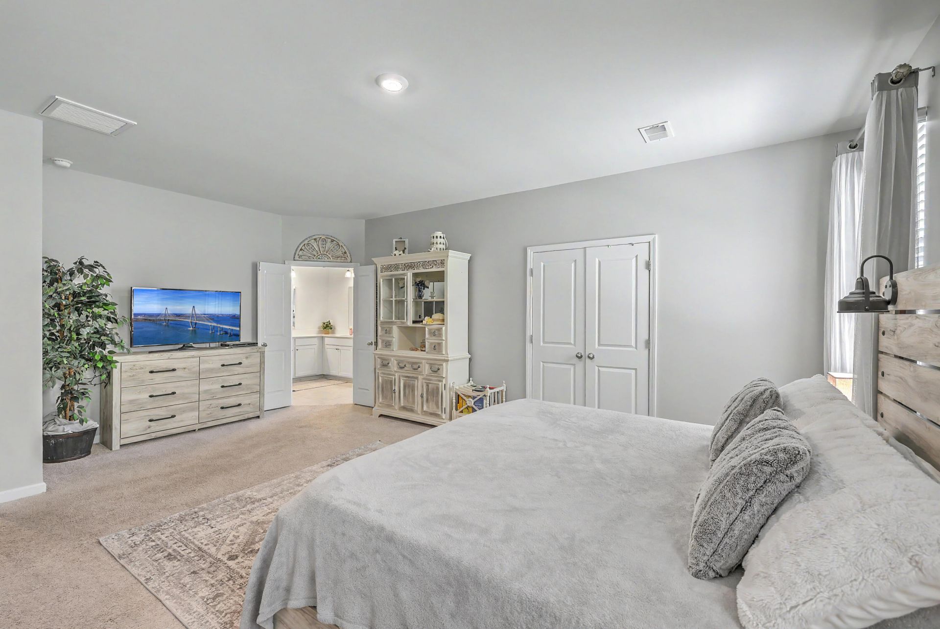 241 Celestial Boulevard Photo 19