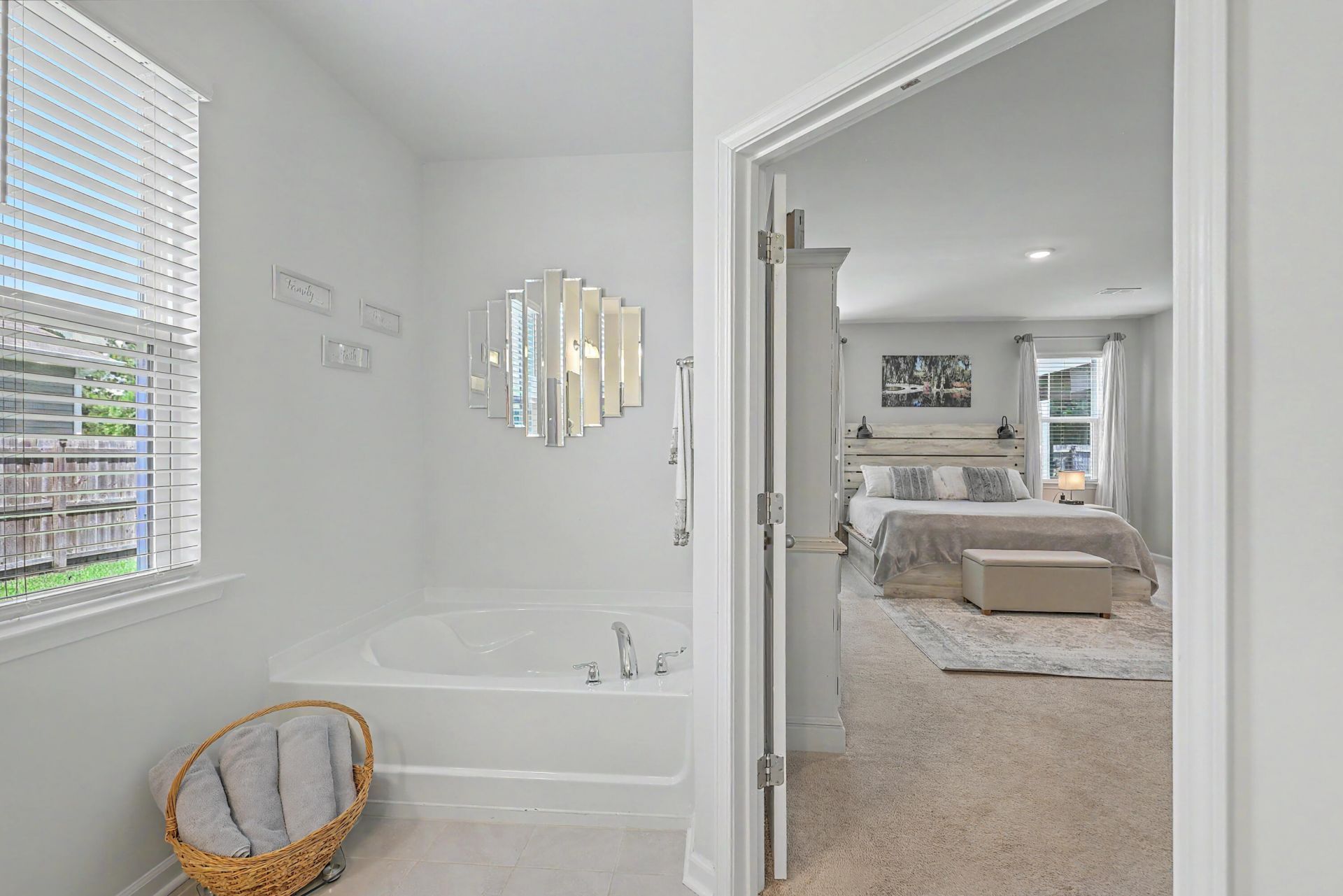 241 Celestial Boulevard Photo 21